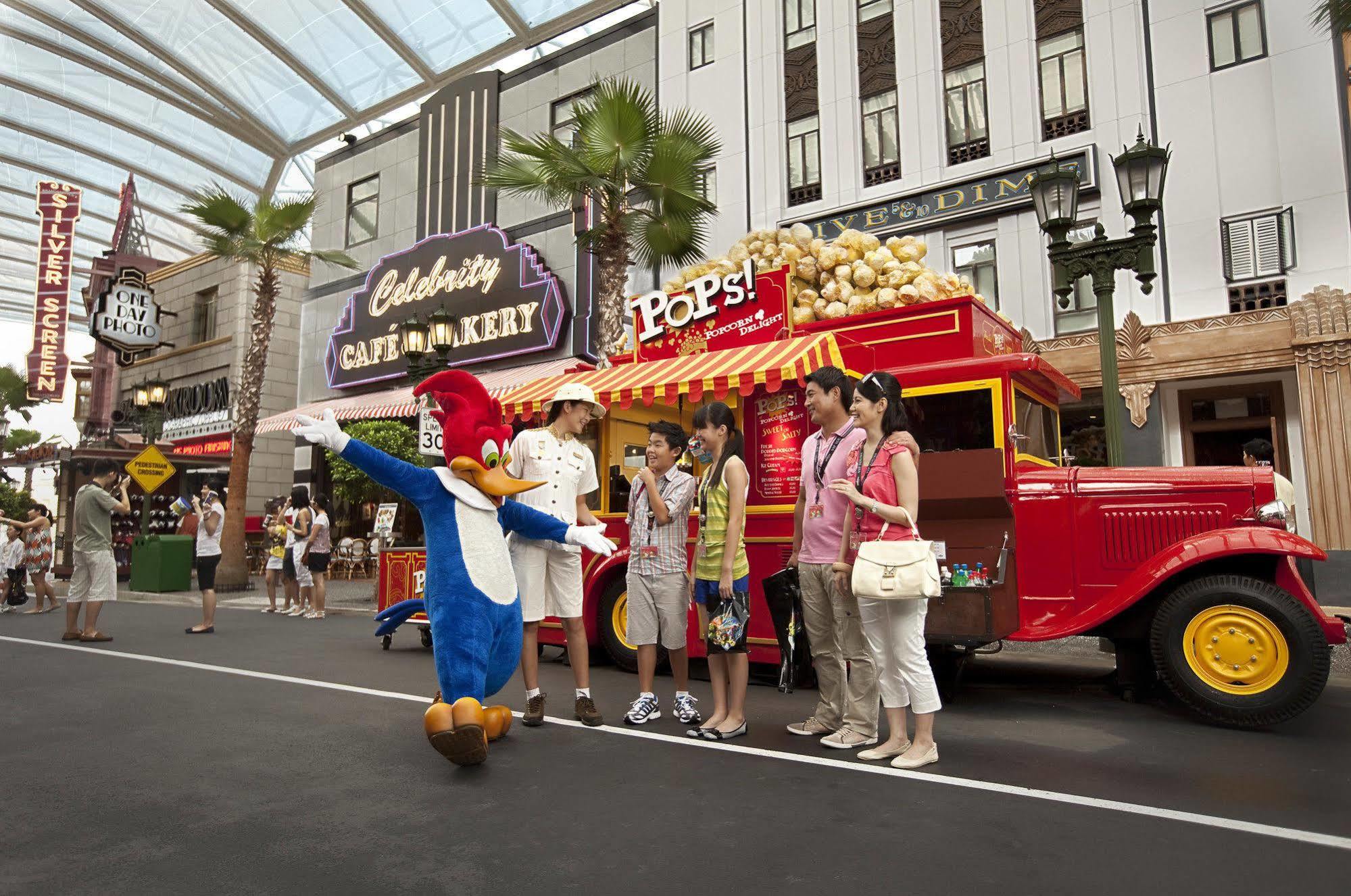 World Sentosa - Festive Tempat peranginan
